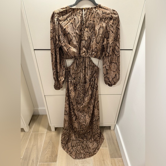 NEW Indulge in style dress. - Picture 4 of 6